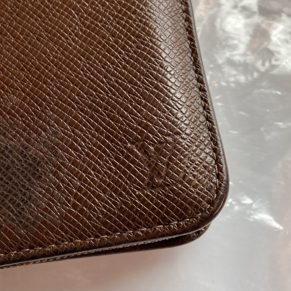 - Louis Vuitton taiga zippy wallet - Picture 13 of 15